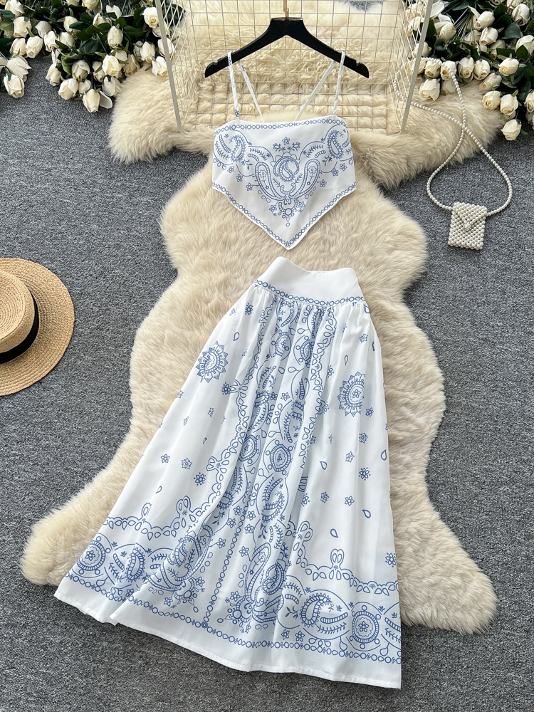 Summer Floral Embroidery Two-P - Embroidery Class 评论和价格