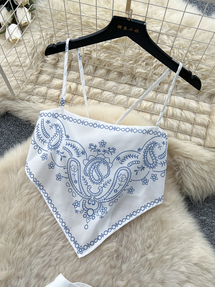Summer Floral Embroidery Two-P - Embroidery Class 评论和价格