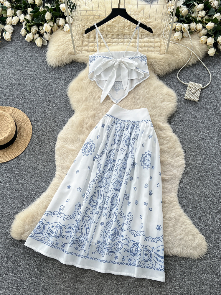 Summer Floral Embroidery Two-P - Embroidery Class 评论和价格