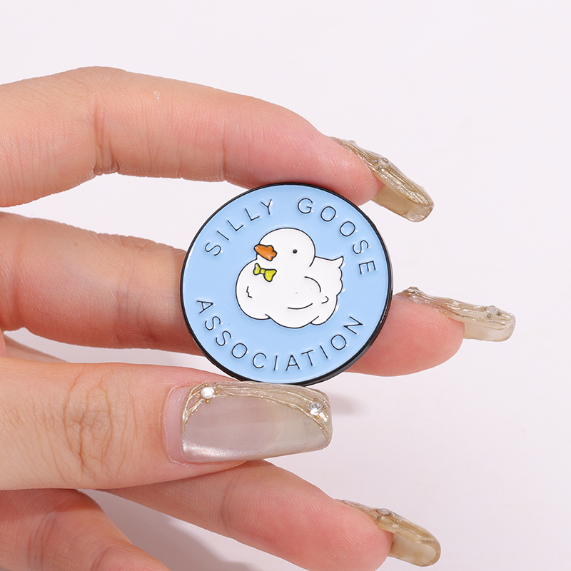 Silly Goose Association Enamel - Embroidery House 评论和价格